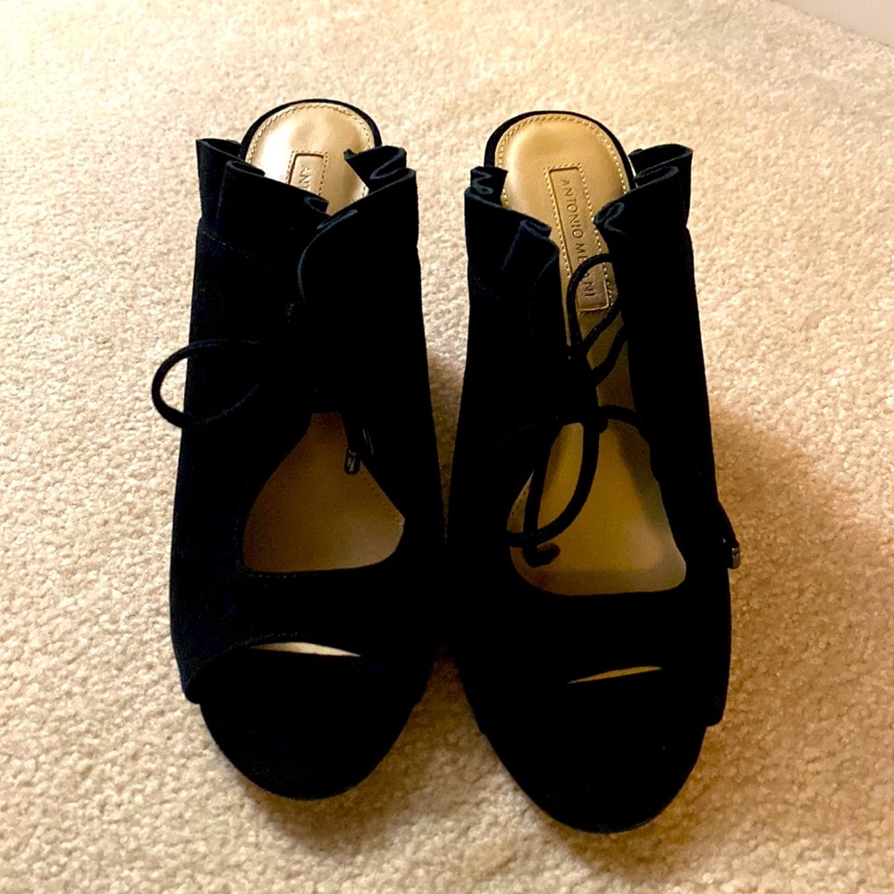 Antonio Melani heels size 8, EUC